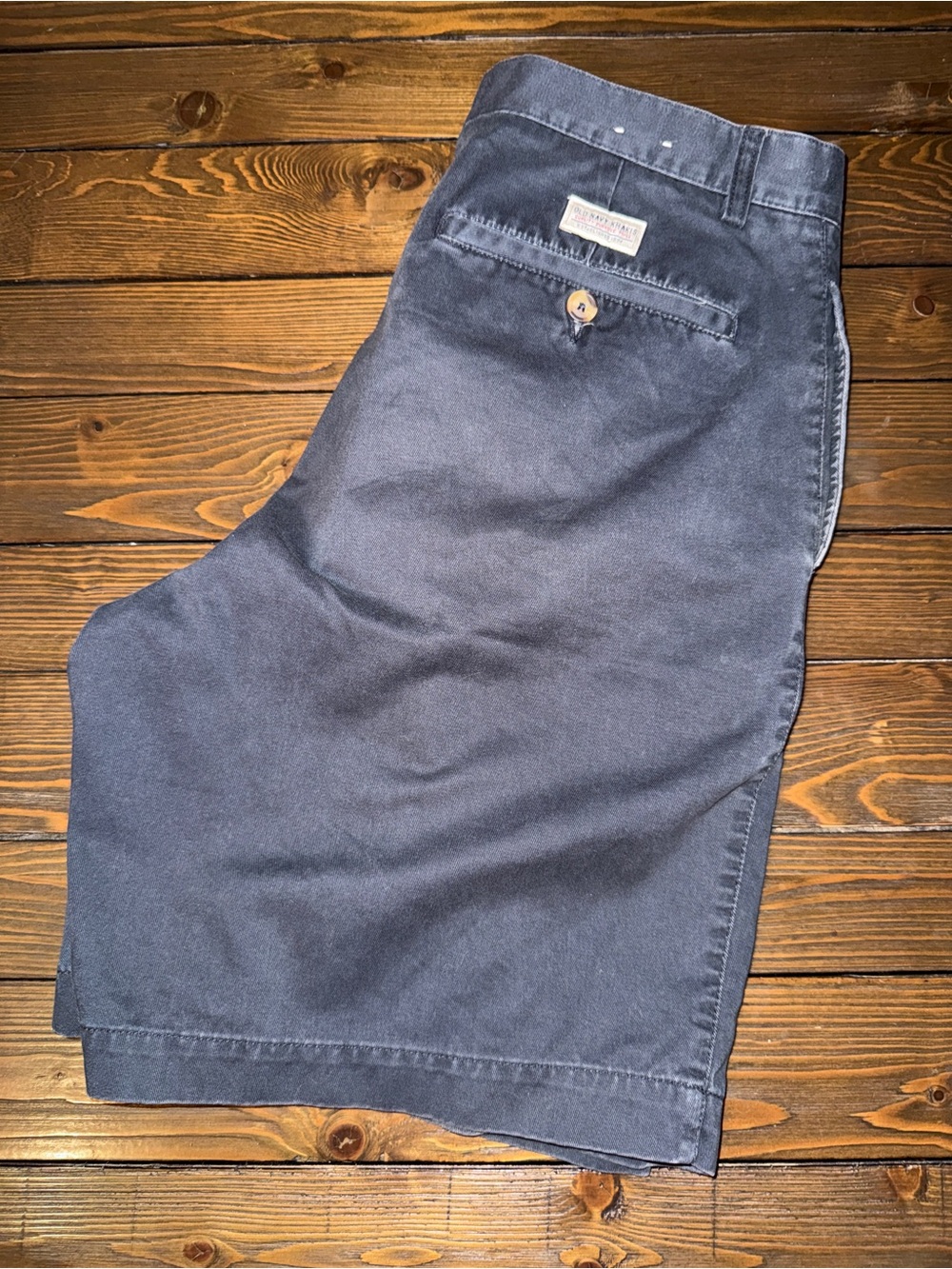 Old Navy Men's Pleated khaki Shorts in Navy Blue